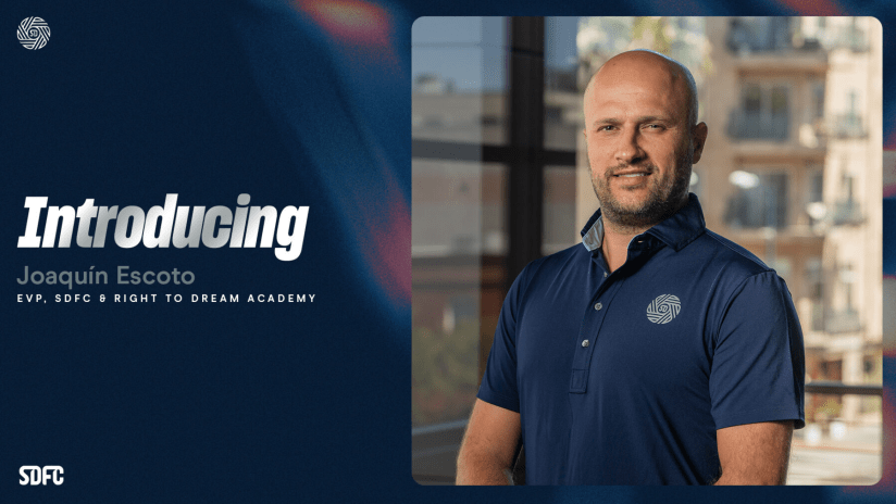 AcademyDirector_Signing_16x9-1800x1013